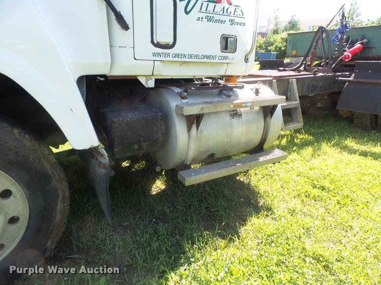 image for item K7651 1993 Mack CH613 semi truck