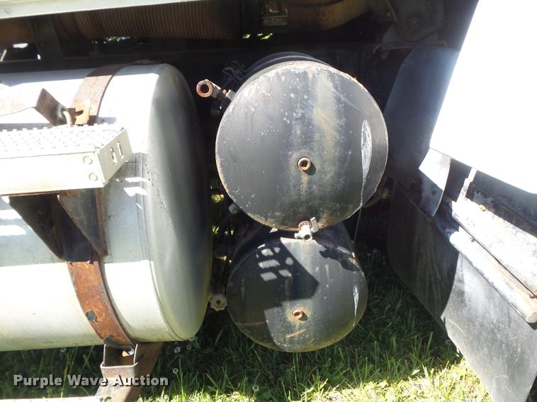 image for item K7651 1993 Mack CH613 semi truck