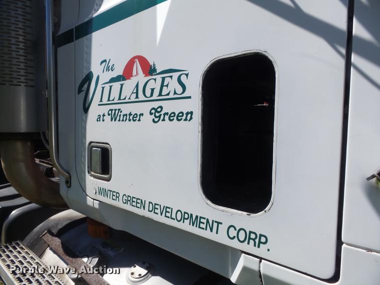 image for item K7651 1993 Mack CH613 semi truck