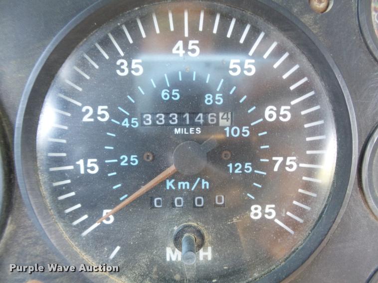 image for item K7651 1993 Mack CH613 semi truck