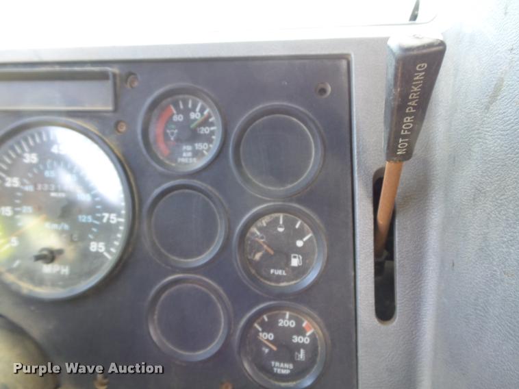 image for item K7651 1993 Mack CH613 semi truck