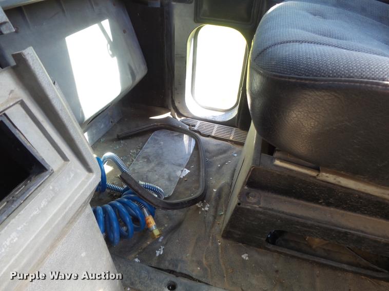 image for item K7651 1993 Mack CH613 semi truck