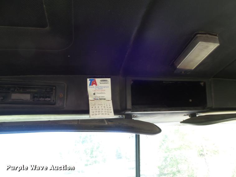 image for item K7651 1993 Mack CH613 semi truck