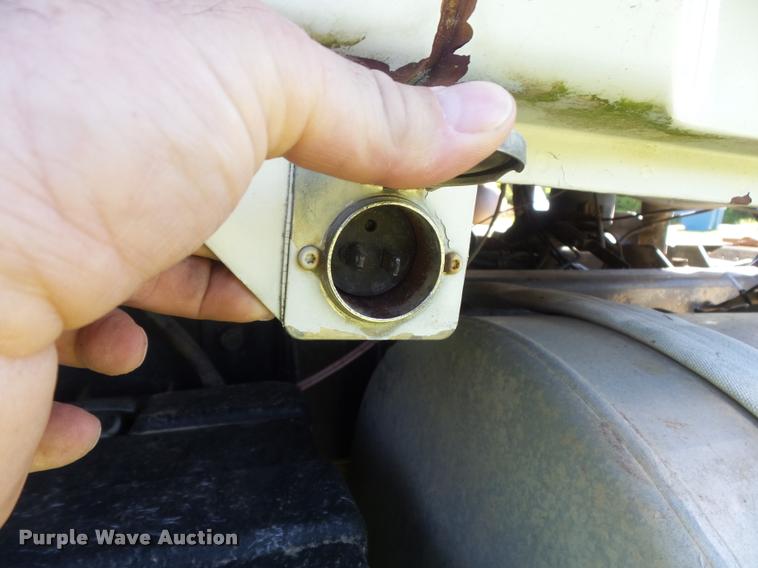 image for item K7651 1993 Mack CH613 semi truck