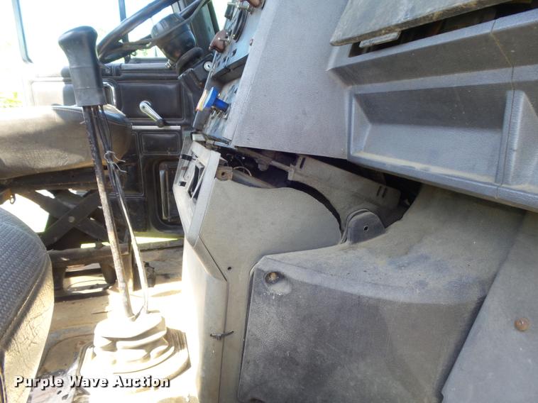 image for item K7651 1993 Mack CH613 semi truck