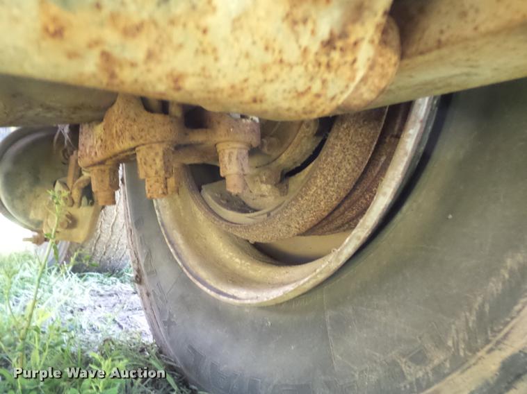 image for item K7651 1993 Mack CH613 semi truck