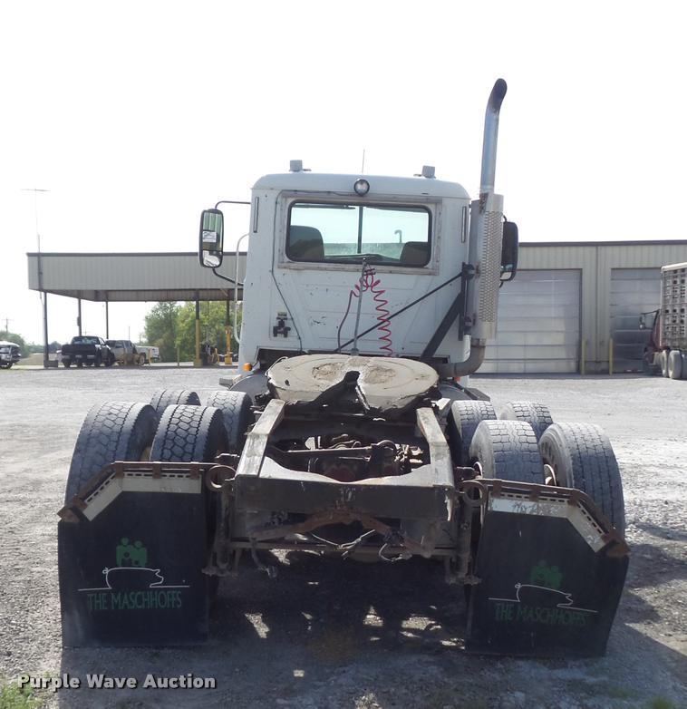 image for item K7654 2005 Mack CHN613 semi truck