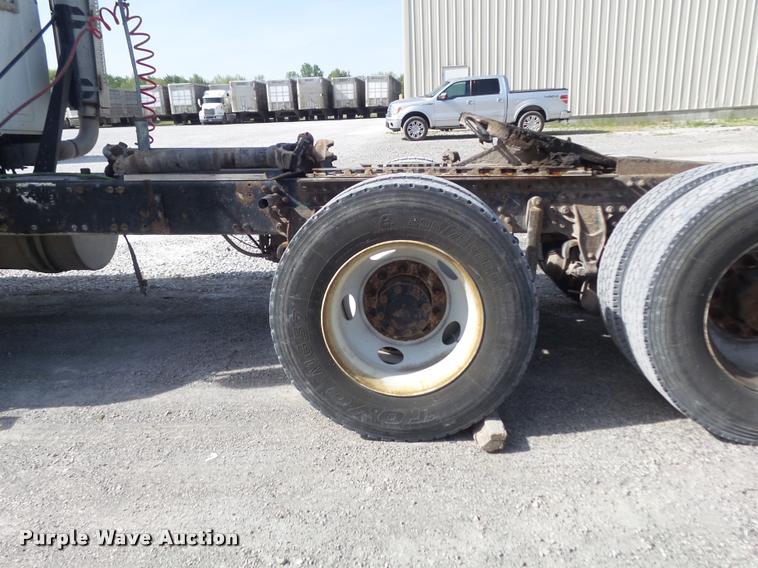 image for item K7654 2005 Mack CHN613 semi truck