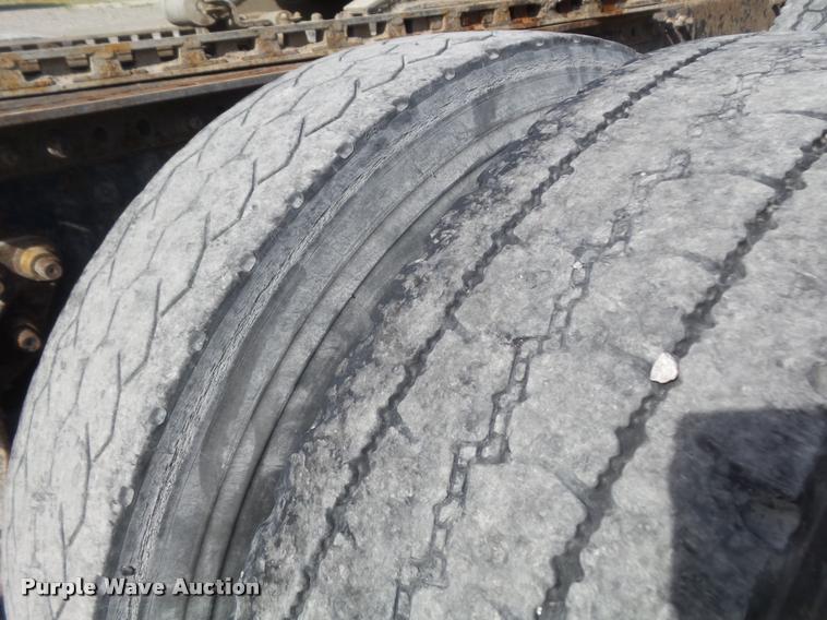 image for item K7654 2005 Mack CHN613 semi truck