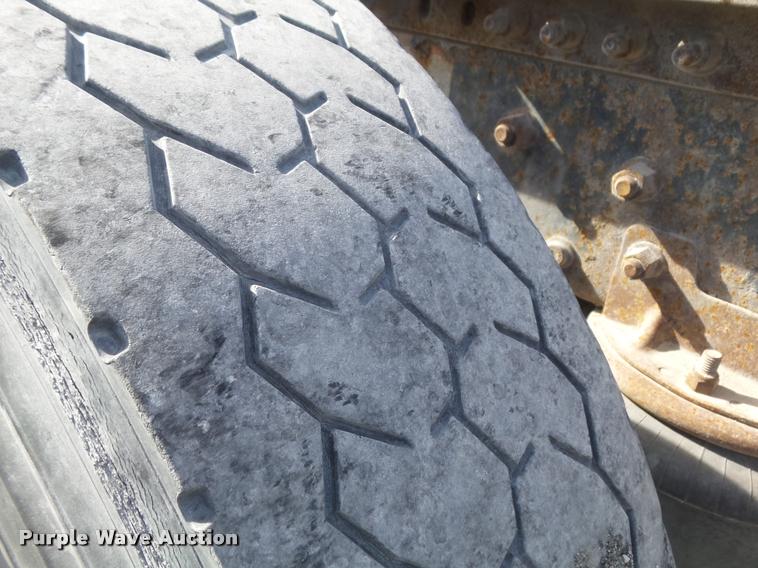 image for item K7654 2005 Mack CHN613 semi truck