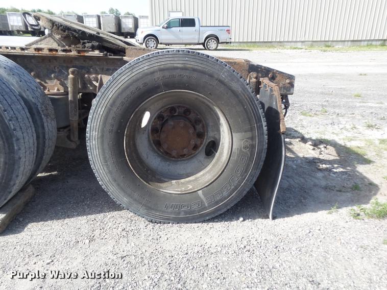 image for item K7654 2005 Mack CHN613 semi truck