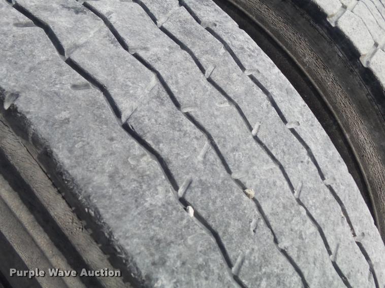 image for item K7654 2005 Mack CHN613 semi truck