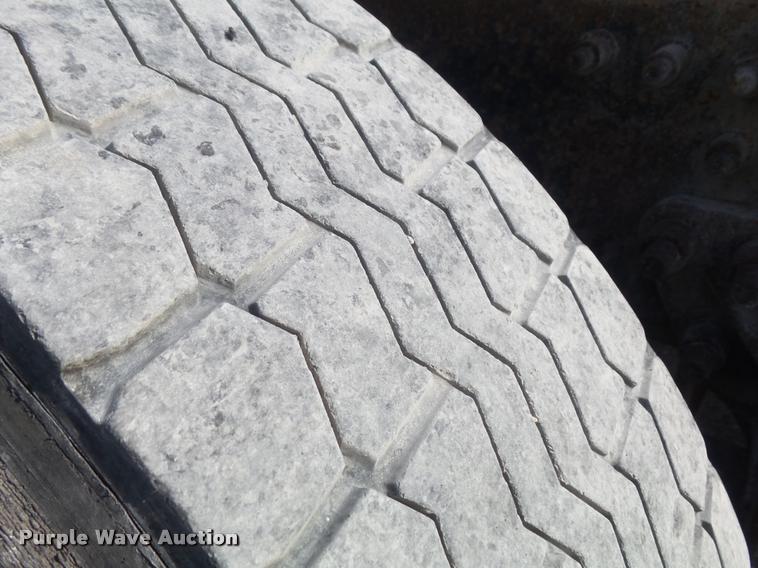 image for item K7654 2005 Mack CHN613 semi truck