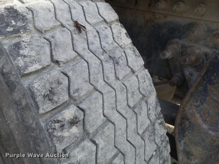 image for item K7654 2005 Mack CHN613 semi truck