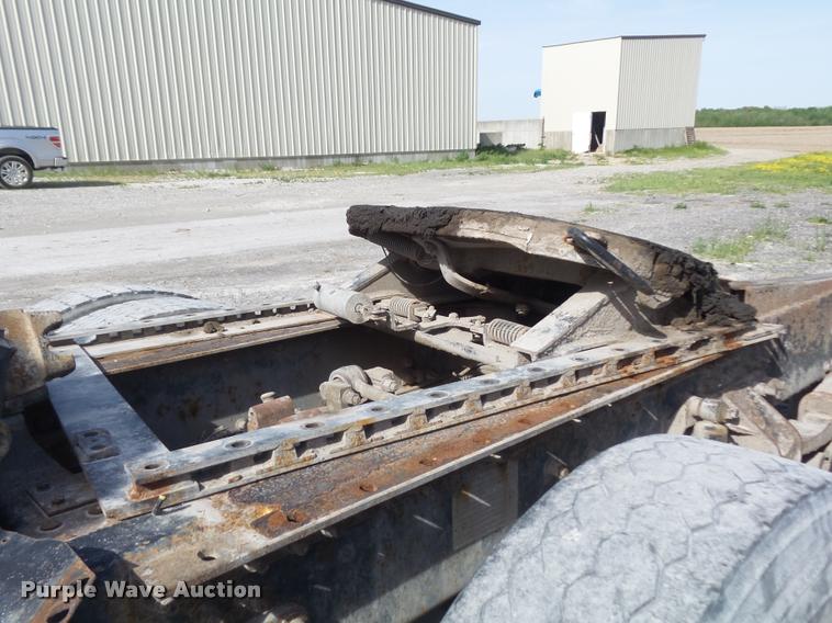 image for item K7654 2005 Mack CHN613 semi truck