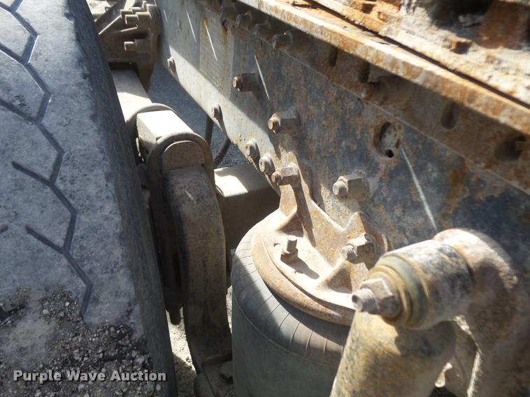 image for item K7654 2005 Mack CHN613 semi truck