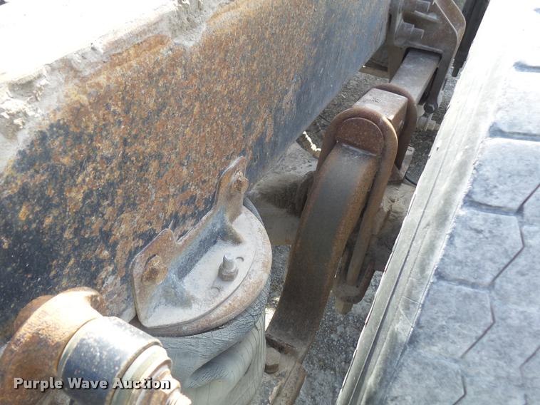 image for item K7654 2005 Mack CHN613 semi truck