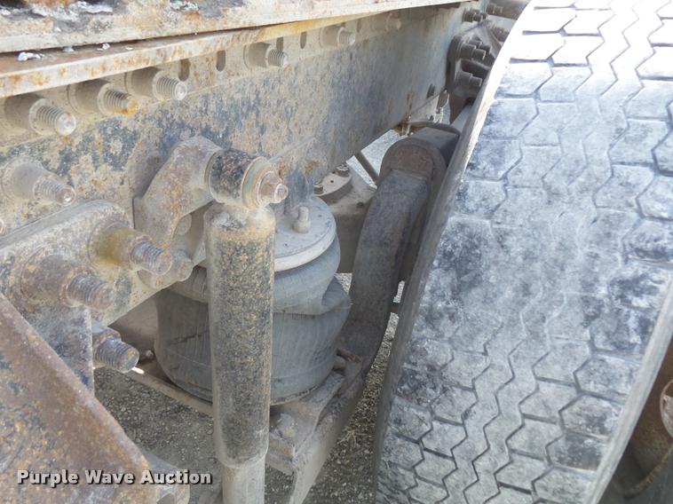 image for item K7654 2005 Mack CHN613 semi truck