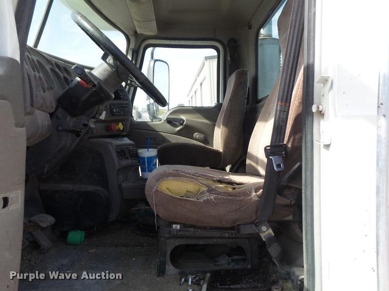 image for item K7654 2005 Mack CHN613 semi truck