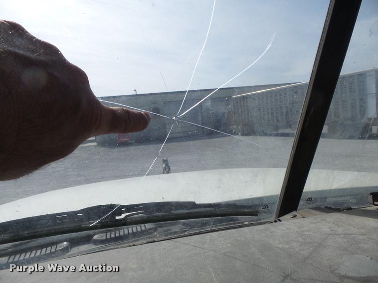 image for item K7654 2005 Mack CHN613 semi truck