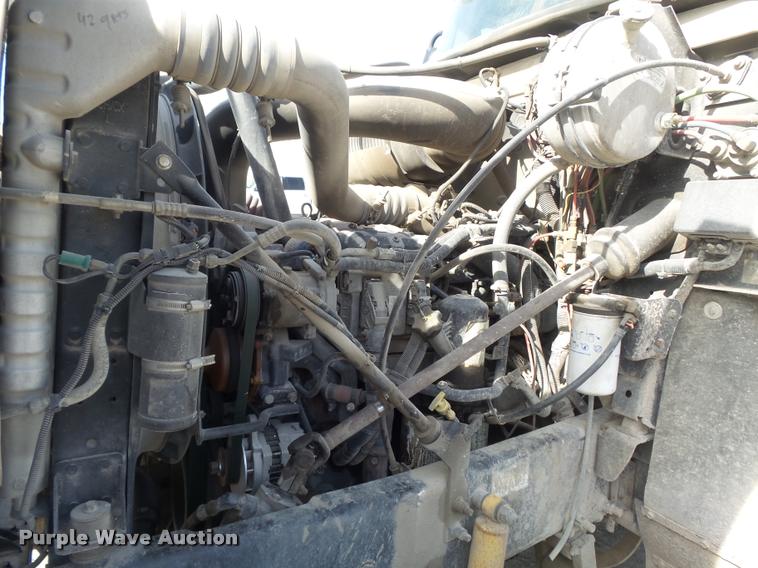 image for item K7654 2005 Mack CHN613 semi truck