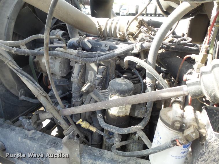 image for item K7654 2005 Mack CHN613 semi truck