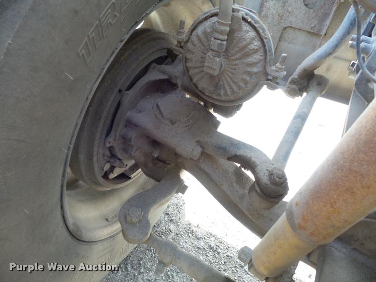 image for item K7654 2005 Mack CHN613 semi truck