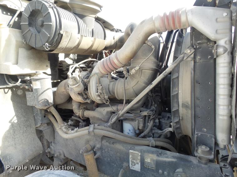 image for item K7654 2005 Mack CHN613 semi truck