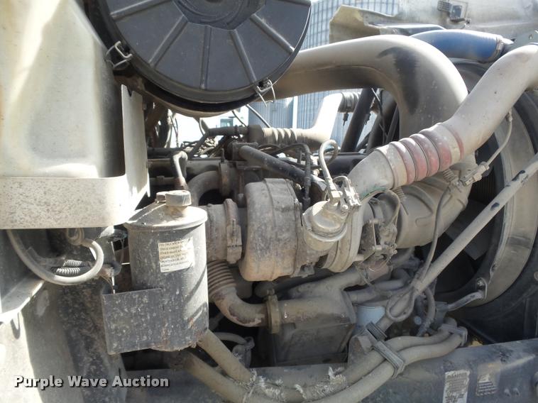 image for item K7654 2005 Mack CHN613 semi truck