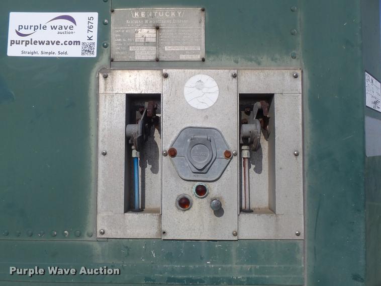 image for item K7675 1993 Kentucky dry van trailer