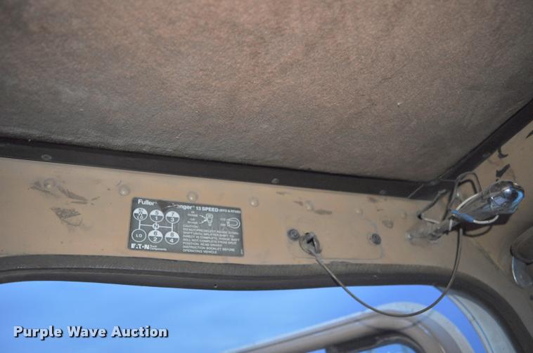 image for item L5229 1986 International F9370 semi truck