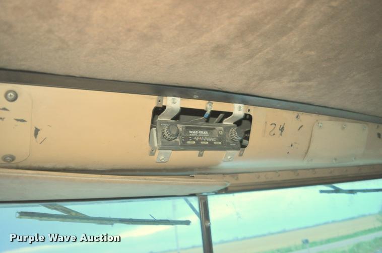 image for item L5229 1986 International F9370 semi truck