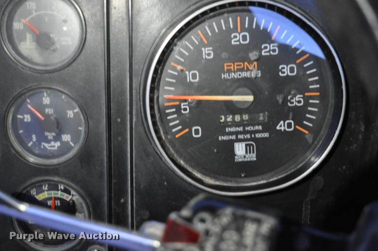 image for item L5229 1986 International F9370 semi truck