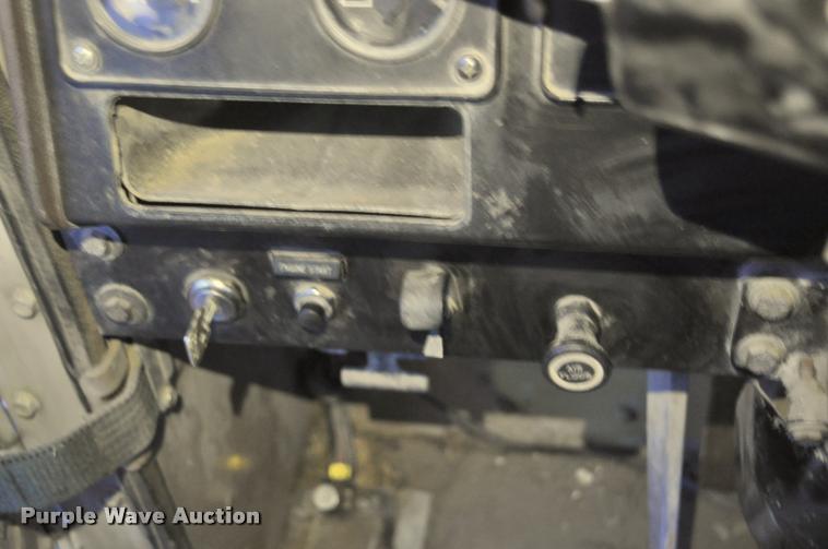 image for item L5229 1986 International F9370 semi truck