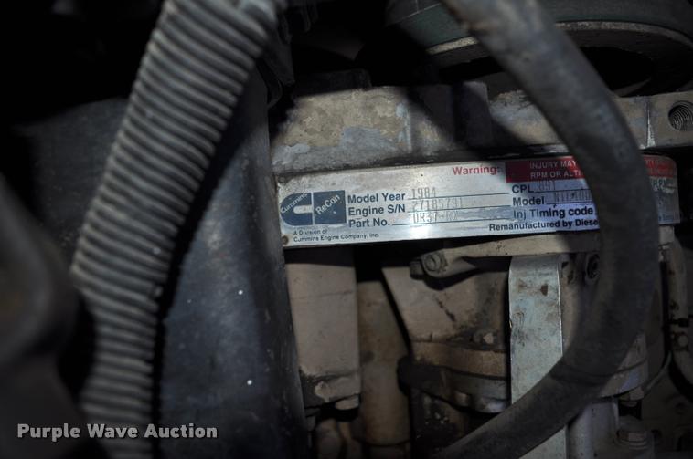 image for item L5229 1986 International F9370 semi truck