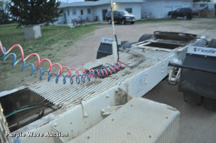 image for item L5229 1986 International F9370 semi truck