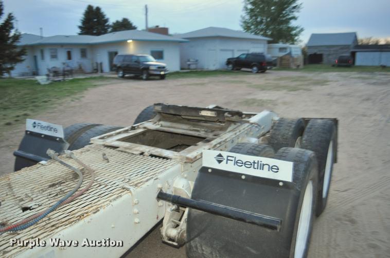 image for item L5229 1986 International F9370 semi truck