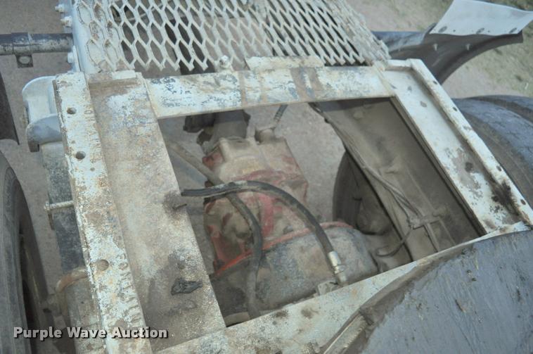 image for item L5229 1986 International F9370 semi truck