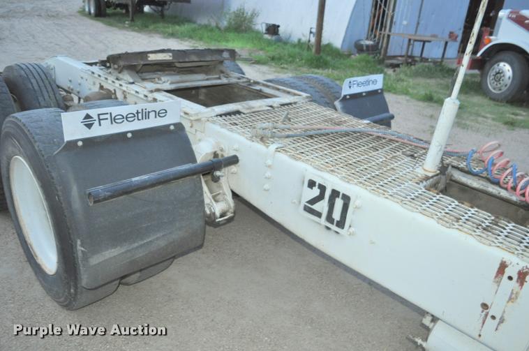 image for item L5229 1986 International F9370 semi truck