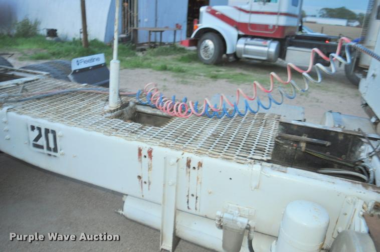 image for item L5229 1986 International F9370 semi truck