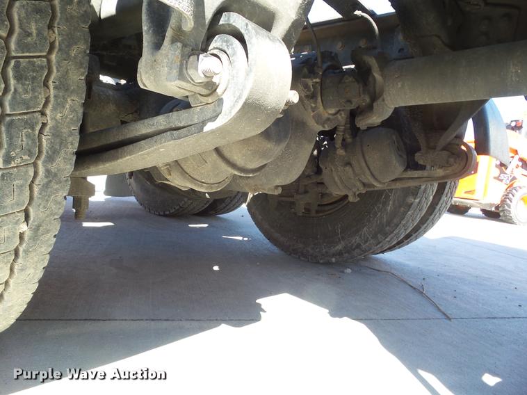 image for item L5536 2005 Freightliner Columbia semi truck