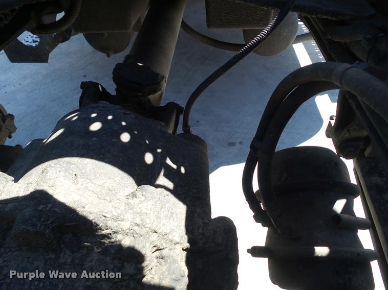 image for item L5536 2005 Freightliner Columbia semi truck