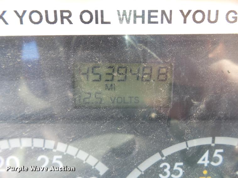 image for item L5536 2005 Freightliner Columbia semi truck