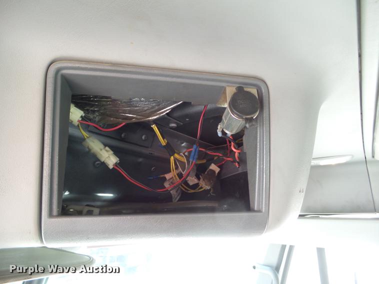 image for item L5536 2005 Freightliner Columbia semi truck