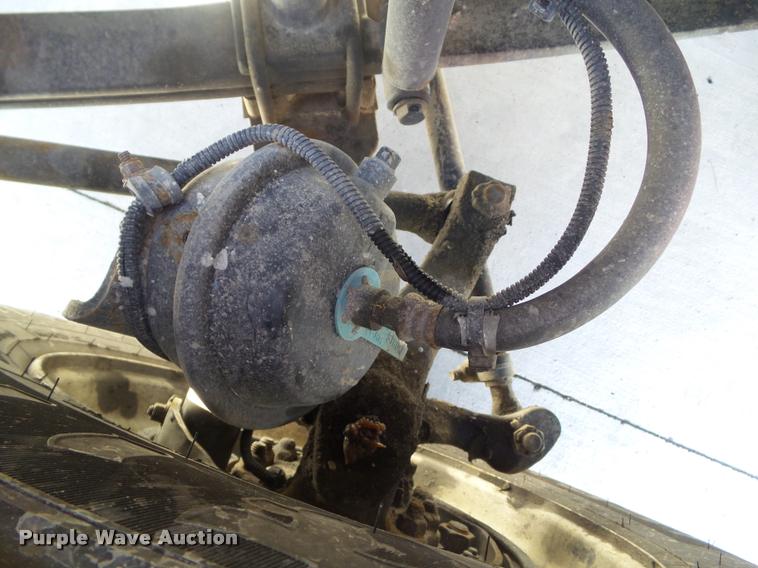 image for item L5536 2005 Freightliner Columbia semi truck