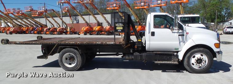 image for item L5537 2005 Ford F650 Super Duty rollback truck