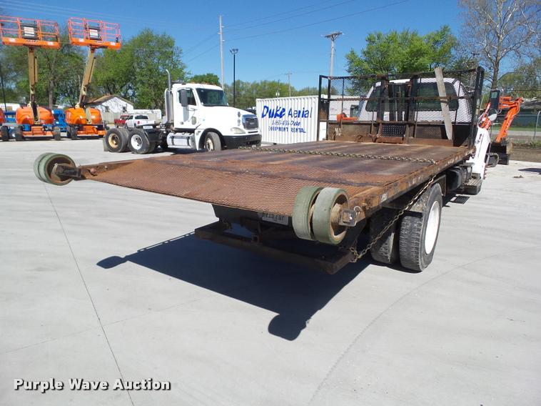 image for item L5537 2005 Ford F650 Super Duty rollback truck