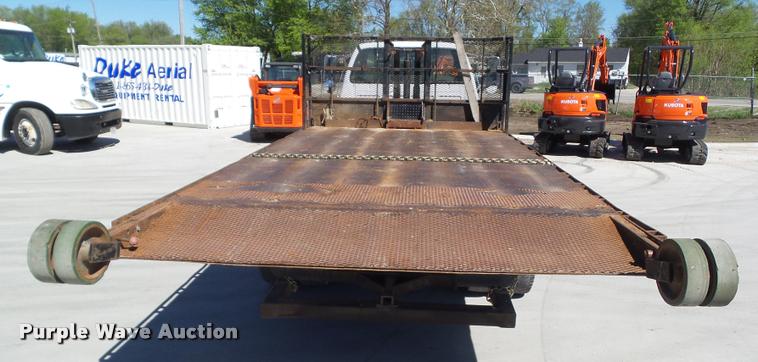 image for item L5537 2005 Ford F650 Super Duty rollback truck