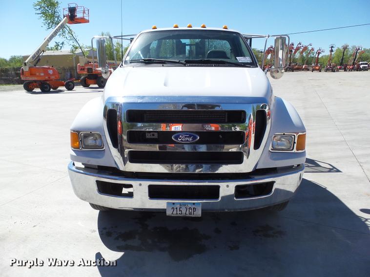 image for item L5537 2005 Ford F650 Super Duty rollback truck