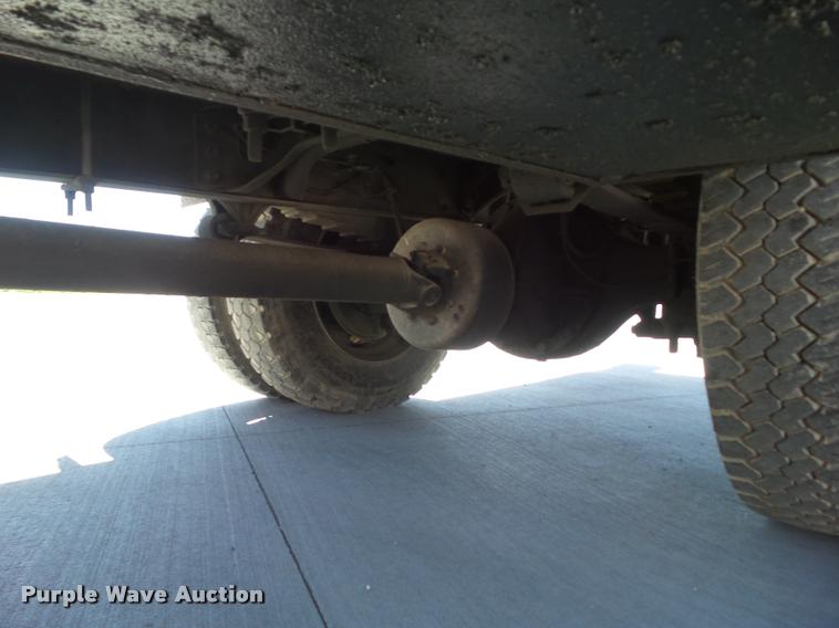 image for item L5537 2005 Ford F650 Super Duty rollback truck